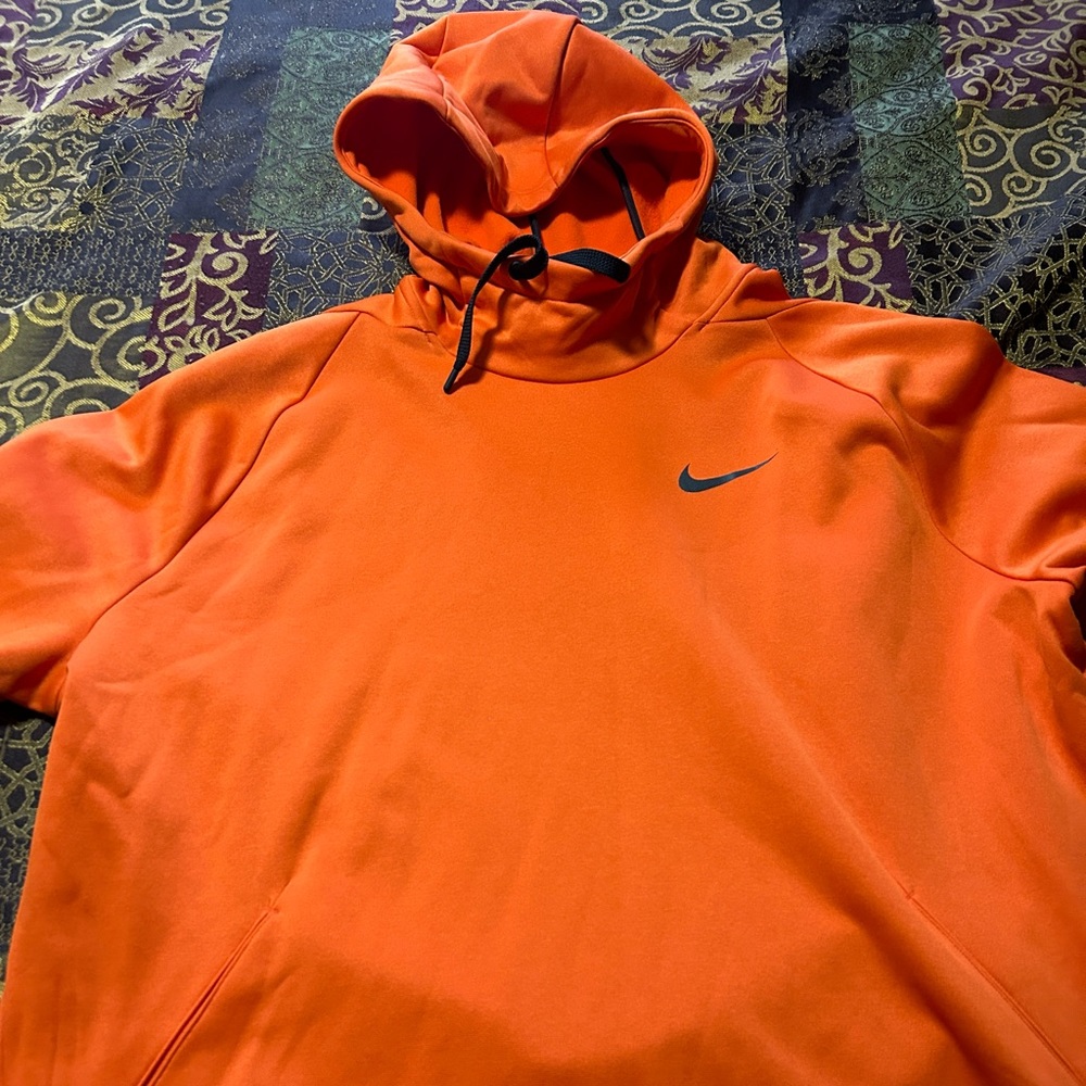 Men’s orange Nike XXL hoodie.